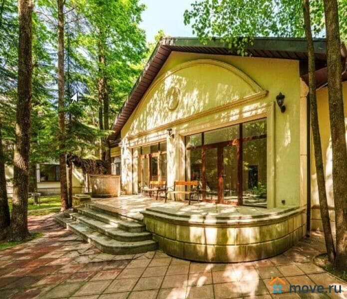 коттедж, 1050 м&sup2;