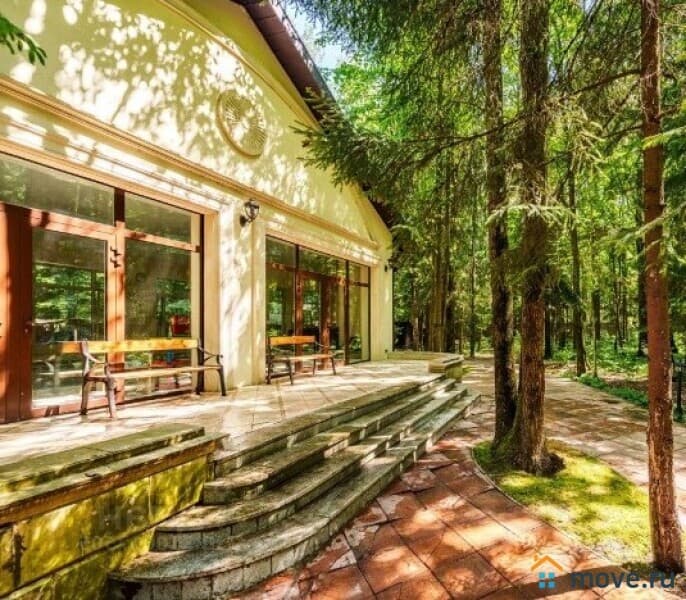 коттедж, 1050 м&sup2;