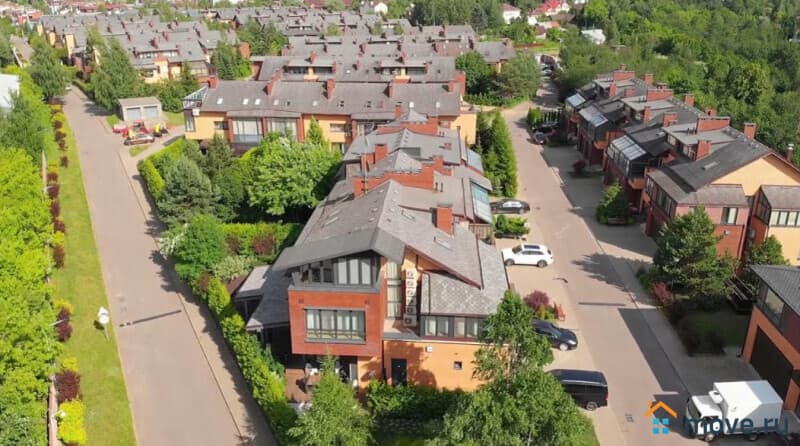 коттедж, 550 м&sup2;