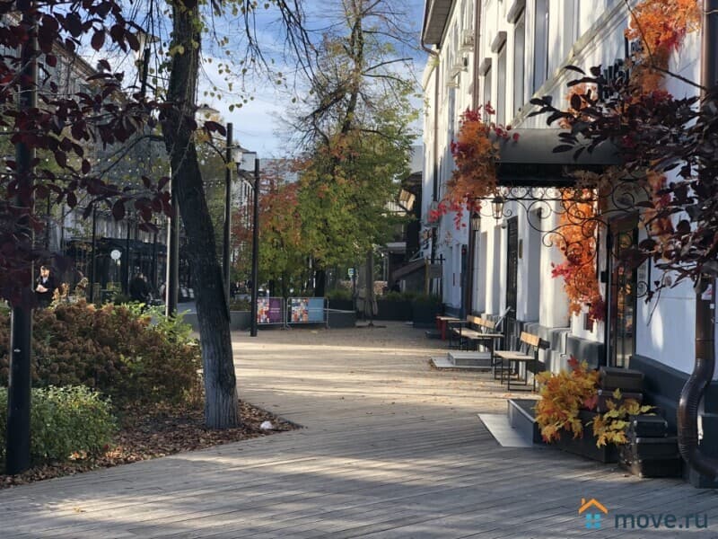 нежилое здание, 5722 м²