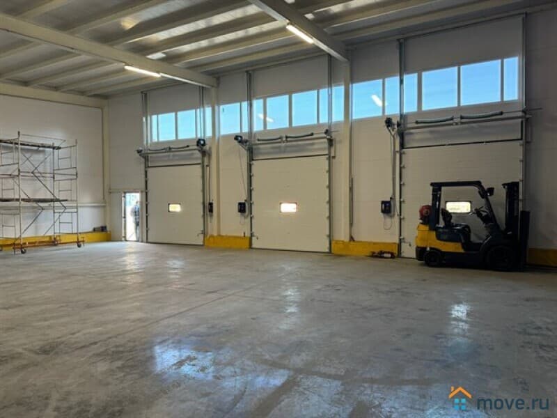 склад, 2100 м&sup2;
