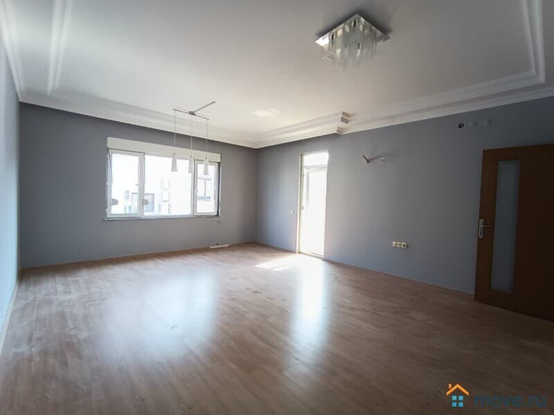 6-комн. квартира, 240 м²