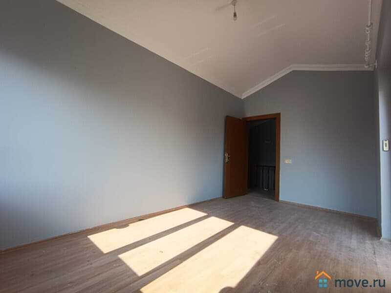 6-комн. квартира, 240 м²