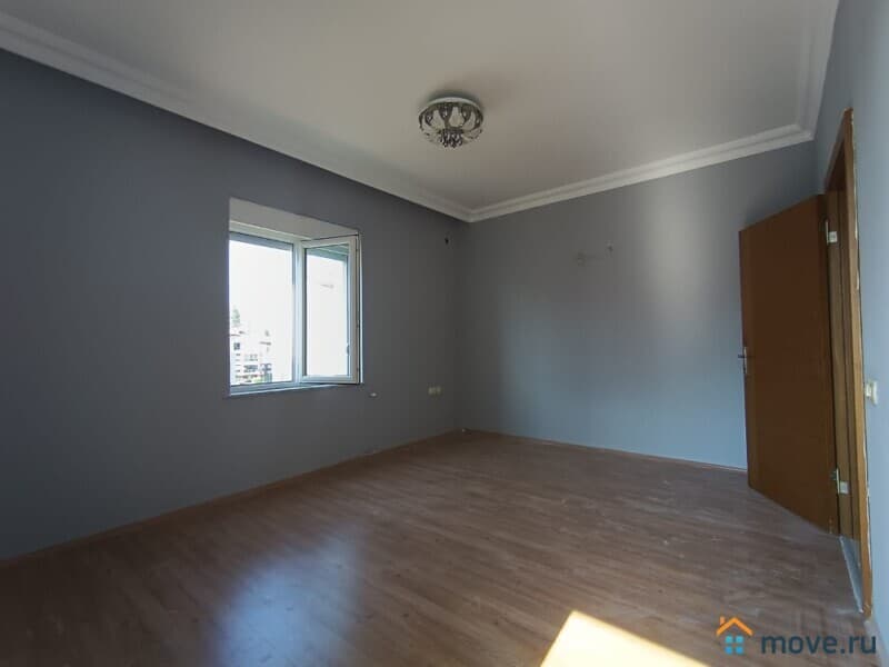 6-комн. квартира, 240 м²