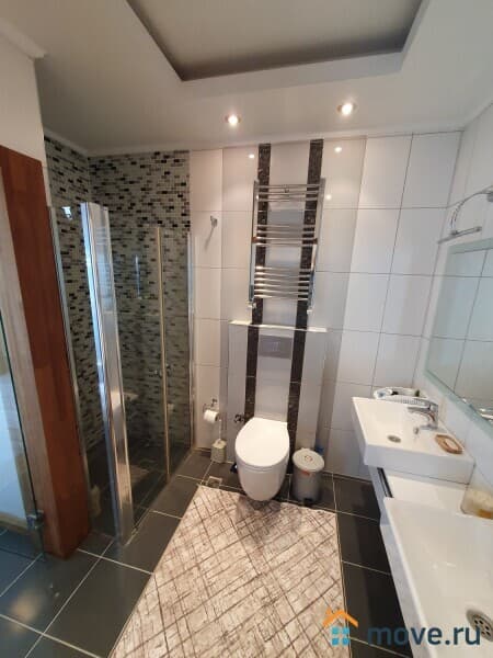 6-комн. квартира, 250 м²