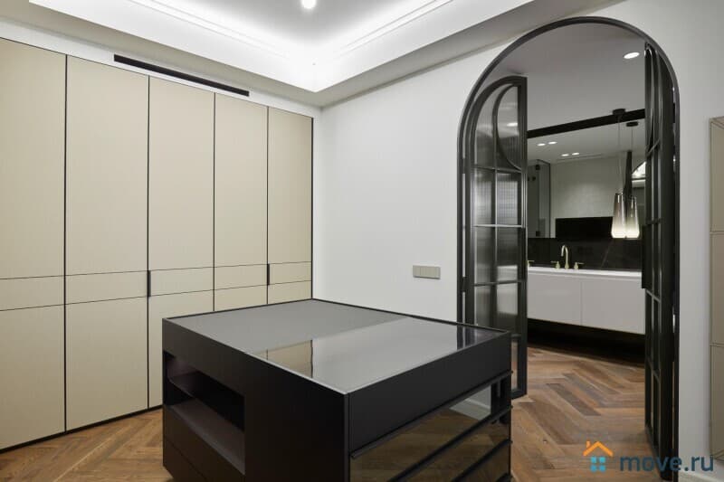 4-комн. квартира, 250 м²