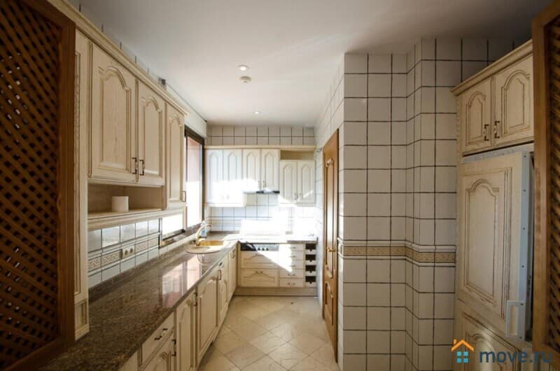 3-комн. квартира, 215 м²