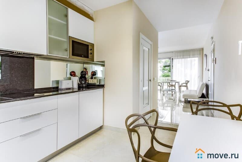 гостиница, 4200 м²