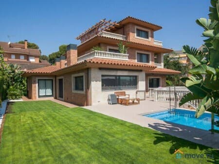 Продам дом, 788 м², Барселона, Кастельдефельс