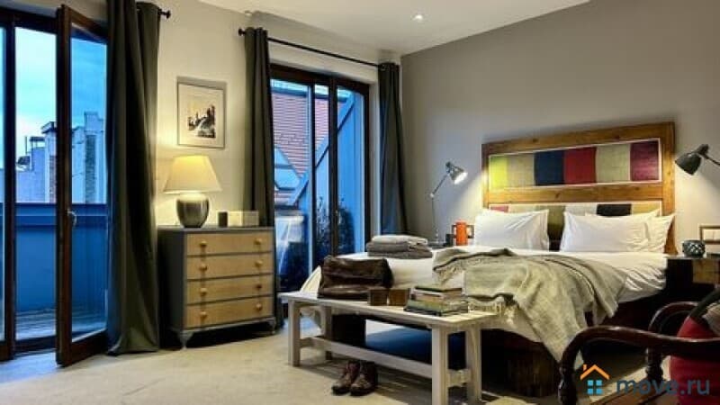 4-комн. квартира, 200 м²