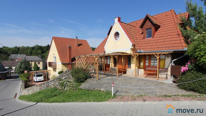 дом, 400 м²