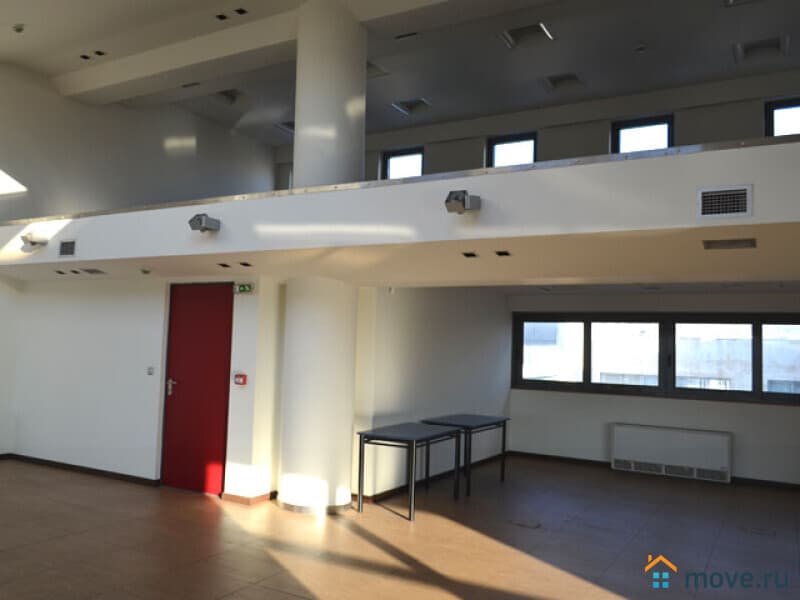 отдельное здание, 2400 м²