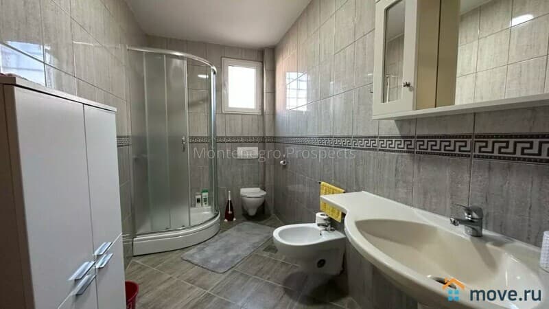 дом, 250 м²