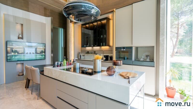 4-комн. квартира, 225 м²