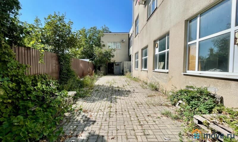 нежилое здание, 450 м²