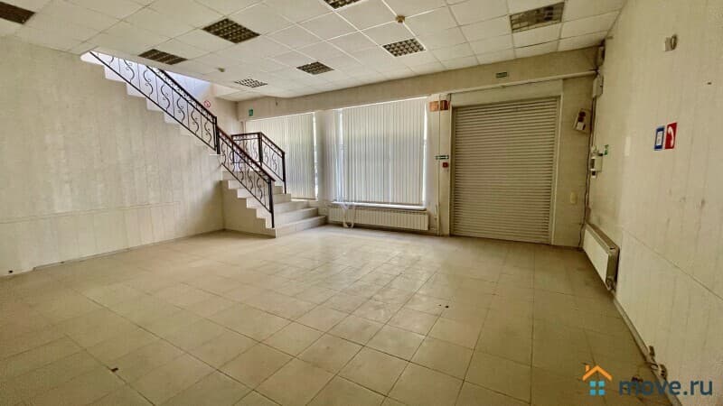нежилое здание, 550 м²