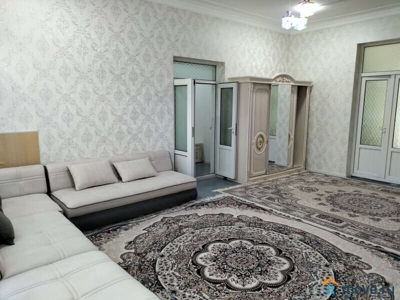 дом, 200 м²