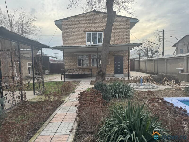дом, 200 м²