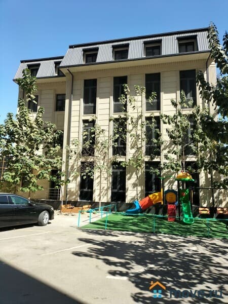 нежилое здание, 600 м²