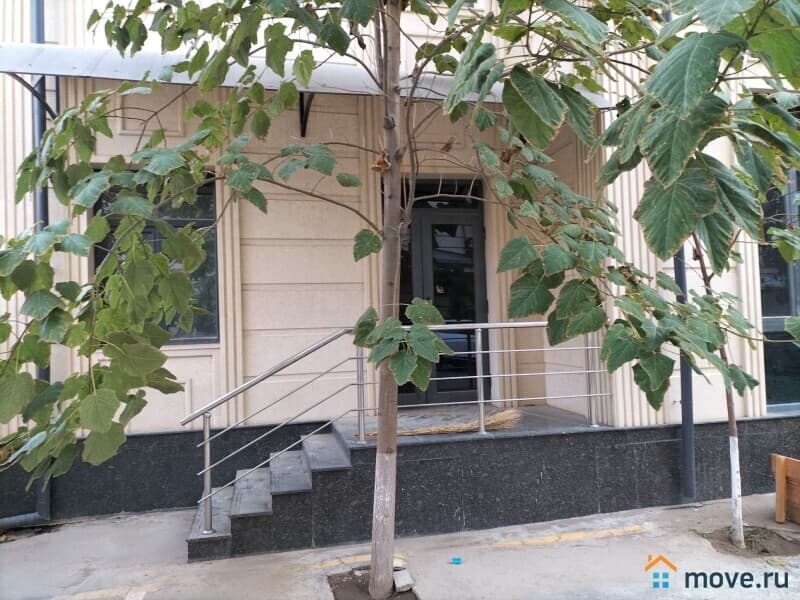 нежилое здание, 600 м²