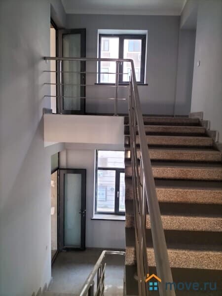 нежилое здание, 600 м²