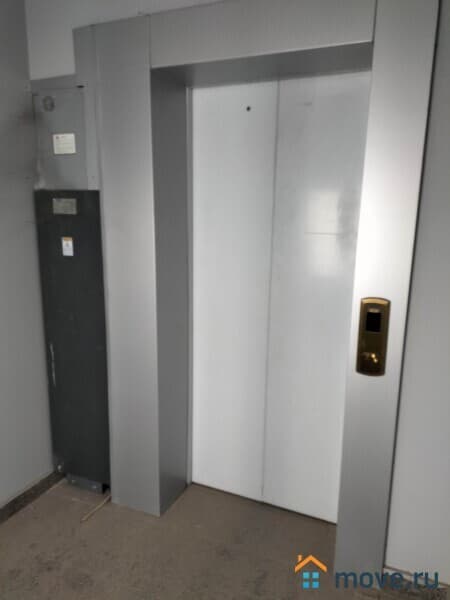 нежилое здание, 600 м²