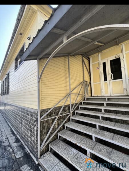 нежилое здание, 380 м²