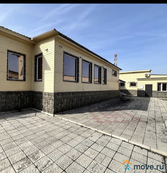 нежилое здание, 380 м²