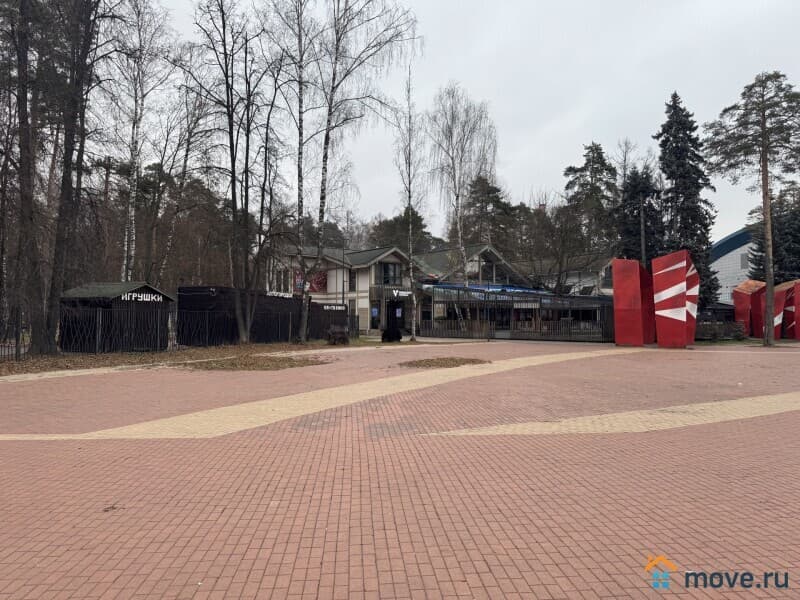 нежилое здание, 1250 м²