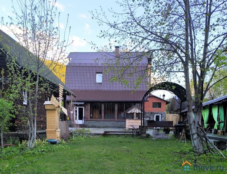 коттедж, 240 м²
