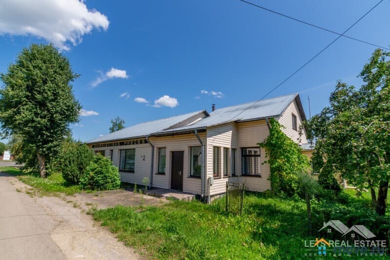 дом, 192.7 м², 19 соток