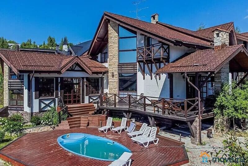 коттедж, 600 м²