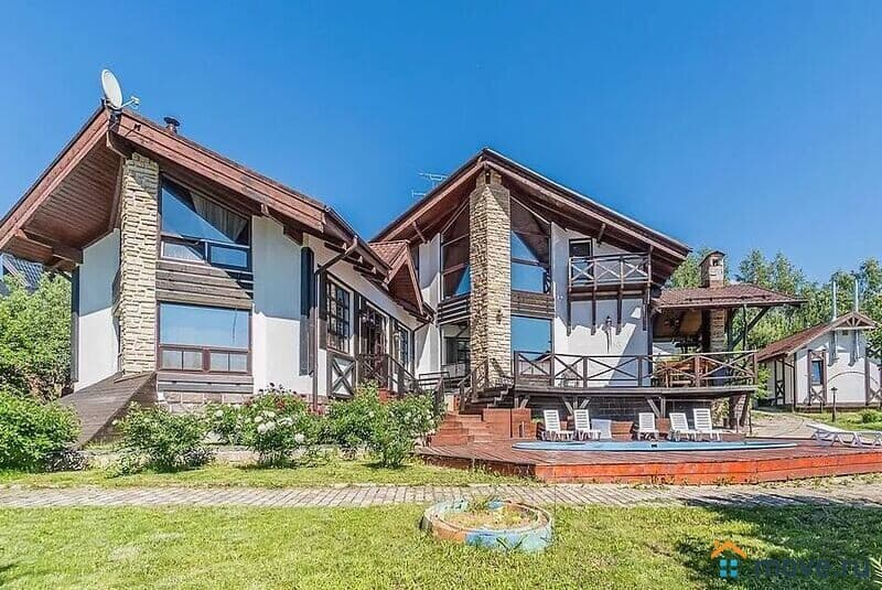 коттедж, 600 м²