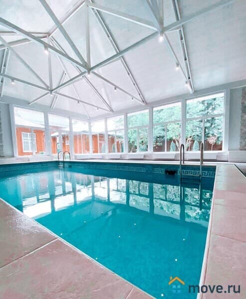 коттедж, 900 м²