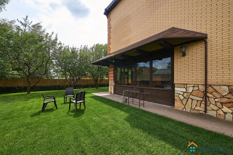 коттедж, 550 м²