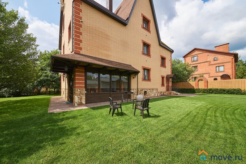 коттедж, 550 м²