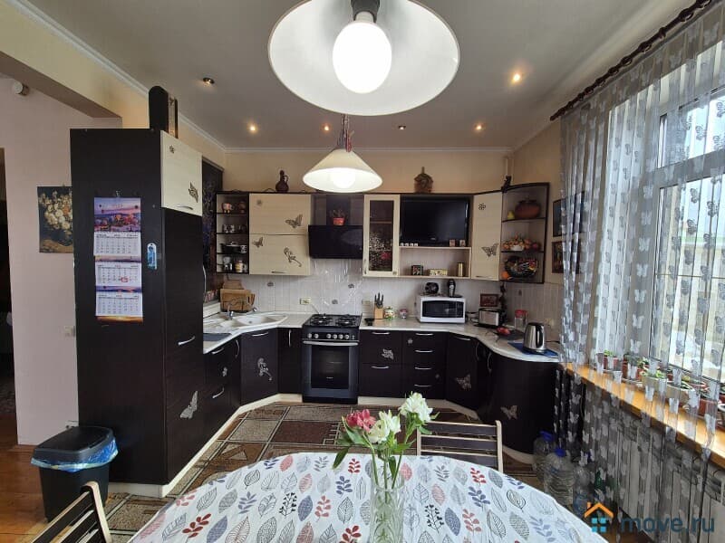 дом, 202.4 м&sup2;