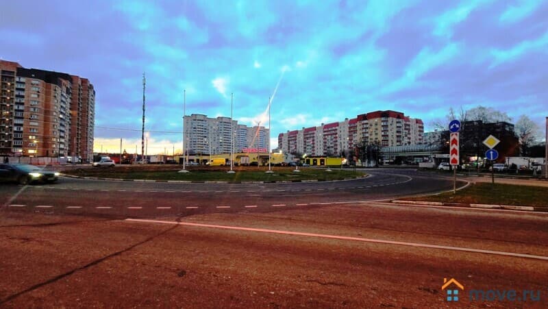 нежилое здание, 1705 м²