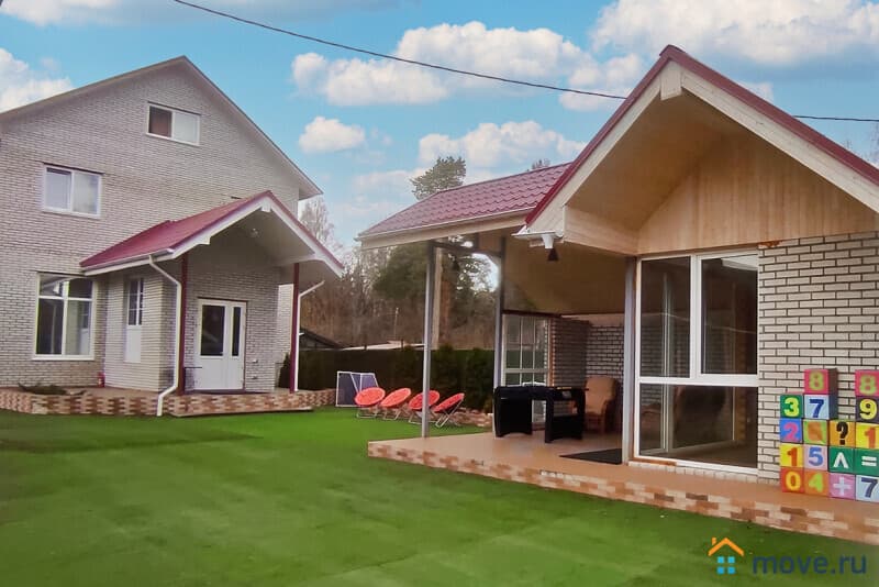 коттедж, 300 м&sup2;