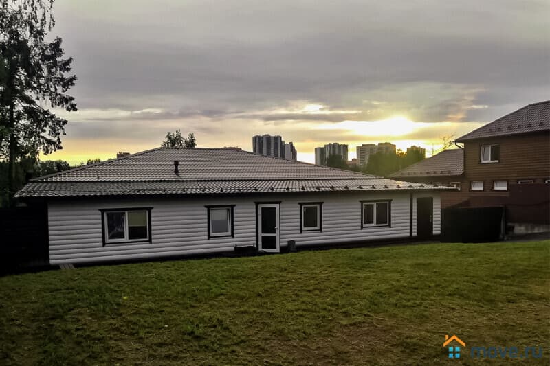 коттедж, 250 м&sup2;