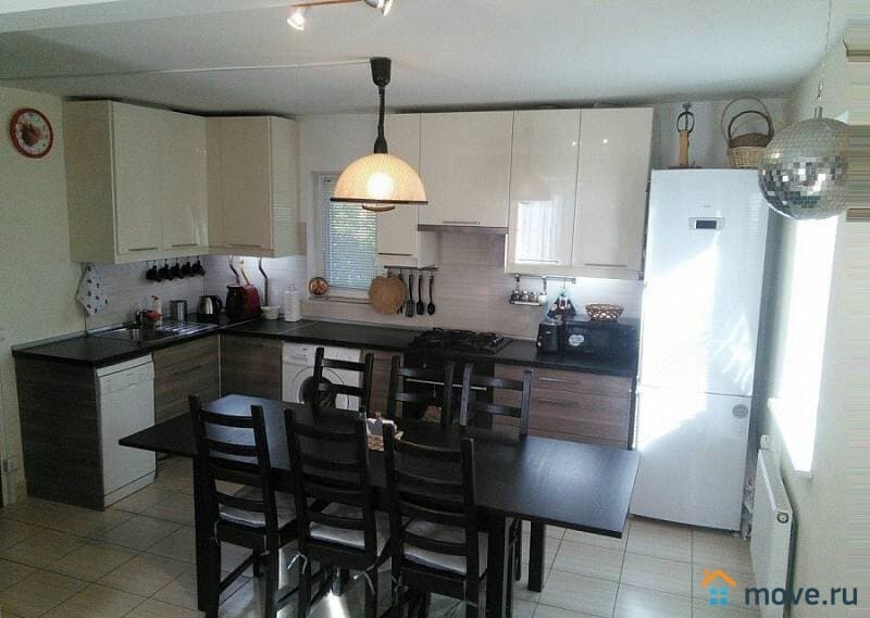 коттедж, 250 м&sup2;