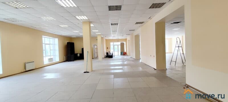 нежилое здание, 700 м²