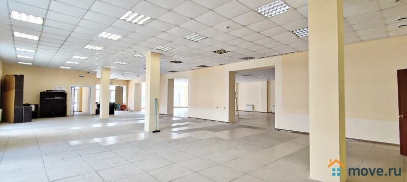 нежилое здание, 700 м²