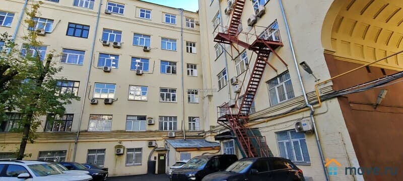 нежилое здание, 3306 м²