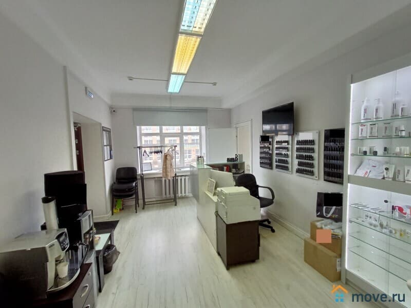 нежилое здание, 3306 м²