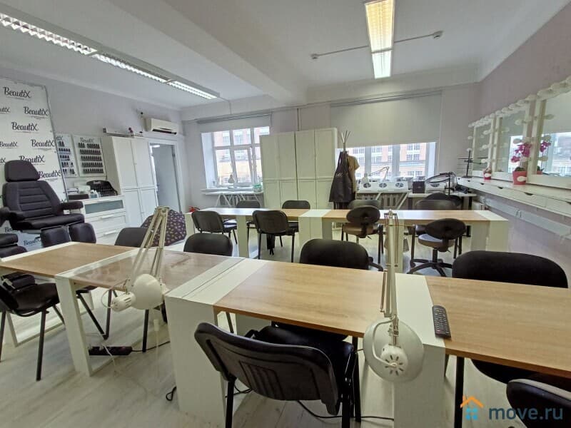 нежилое здание, 3306 м²