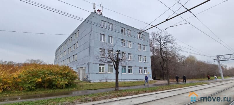 нежилое здание, 3750 м²