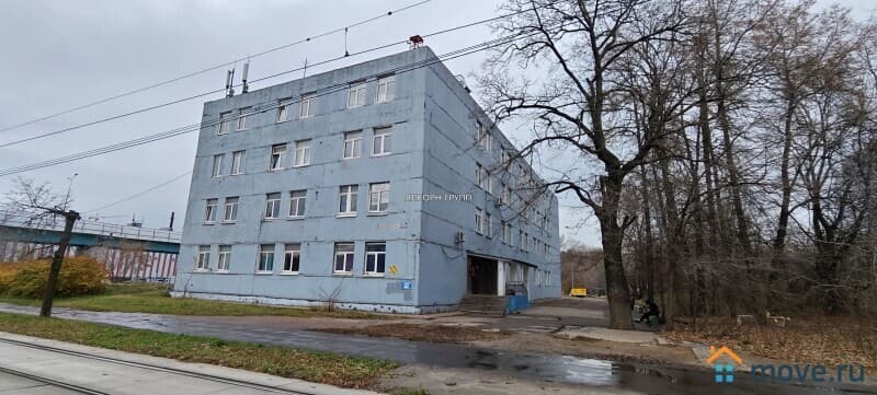 нежилое здание, 3750 м²