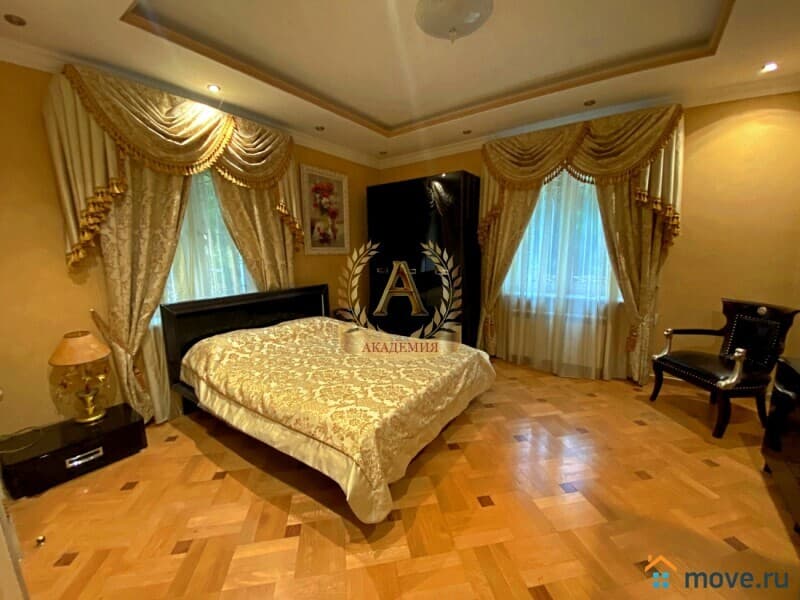 коттедж, 650 м²