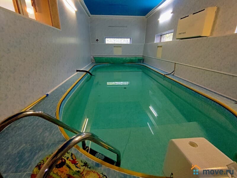 коттедж, 700 м²